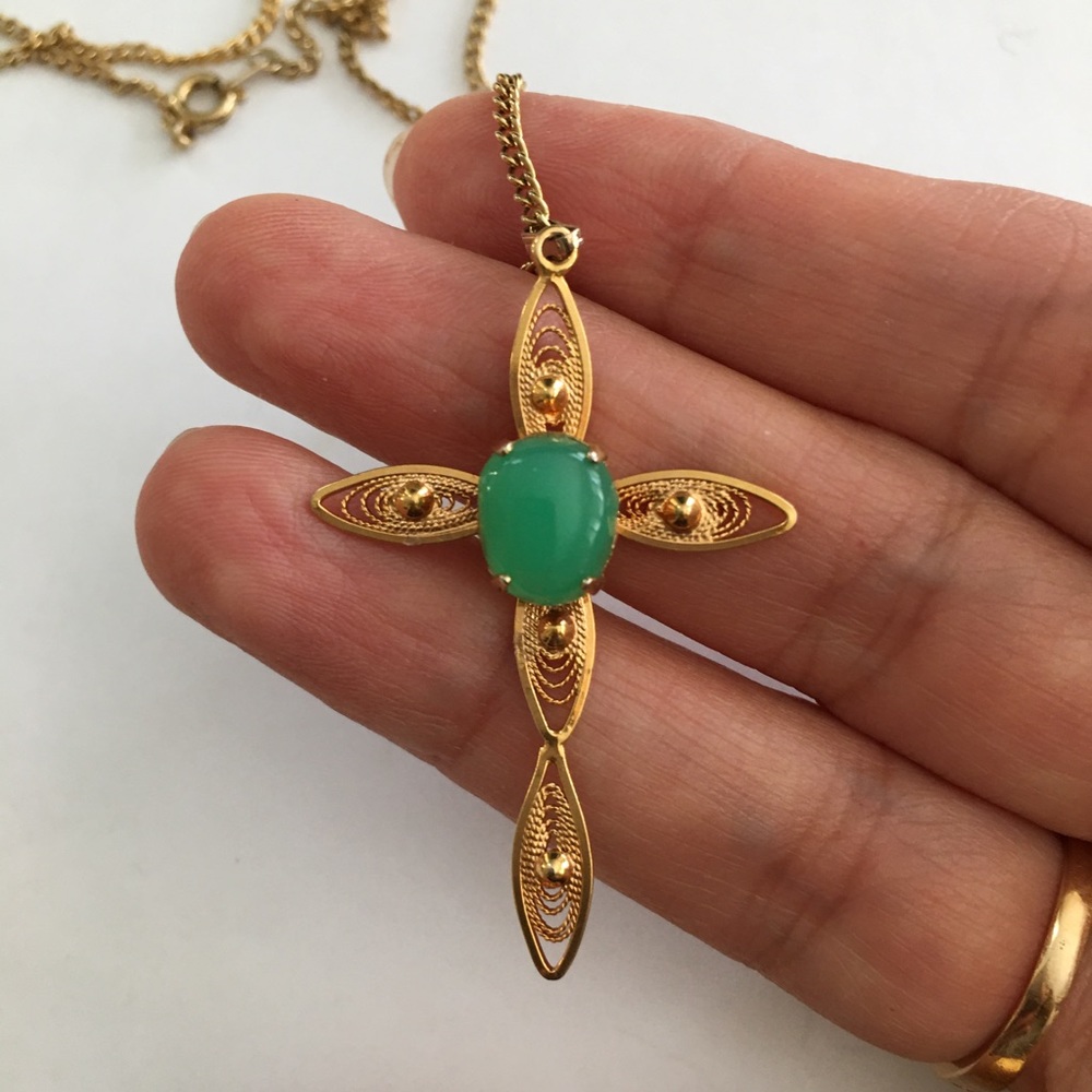 Natural chrysoprase 12K gold filled filigree cross pendant - Picture 3 of 12